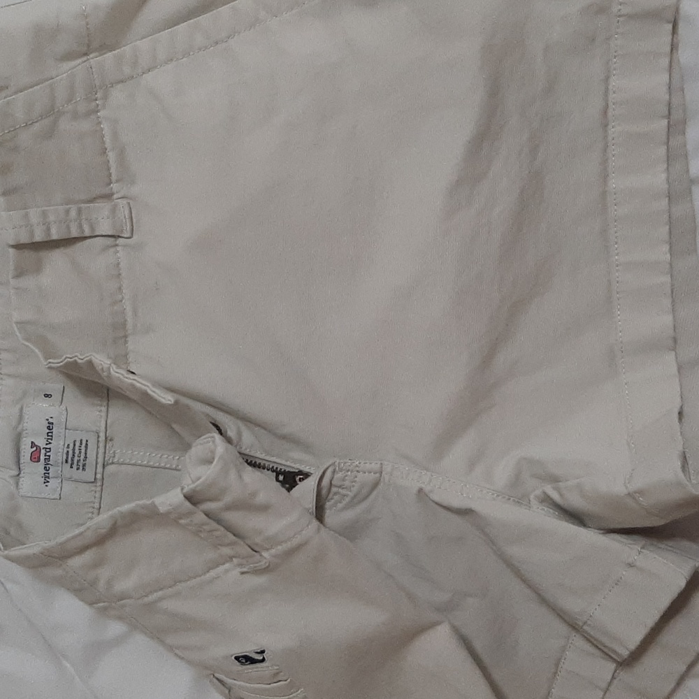 EUC Vineyard Vines khaki shorts womens size 8 casual warm weather whale logo